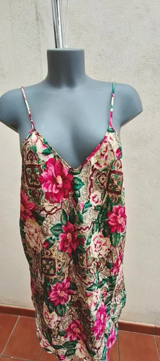 Vestido corto azul y rosa estampado étnico