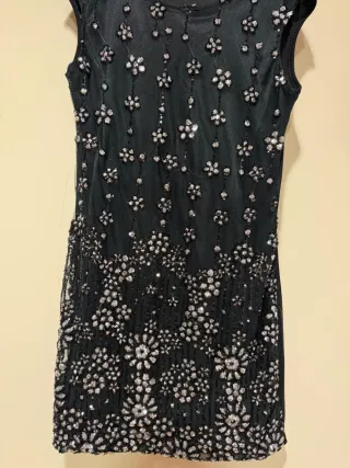 Vestido negro Lazy Girl con pedrería