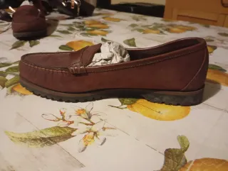 Scarpe in pelle scamosciata firmate Pekkuod