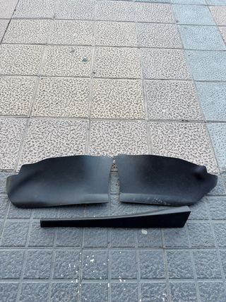 Plásticos Reposapiés Renault Megane 3