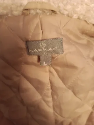 Cazadora beige con cuello de pelo