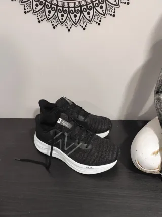 Zapatillas New Balance Propel V4 Negras