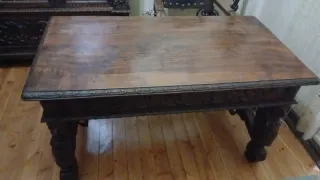 Despacho antiguo de madera y cristal