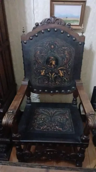 Despacho antiguo de madera y cristal