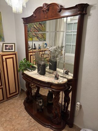 Mueble recibidor con espejo y mármol