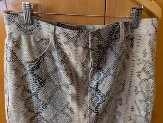 Falda Zara efecto piel serpiente