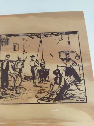 Caja de madera decorada con grabado