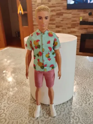 Ken Rubio Camisa Frutas y Shorts Rosas