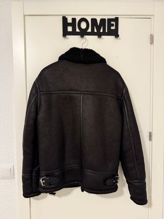 Chaqueta Zara efecto piel borreguillo negra