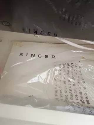 Máquina de coser blanco