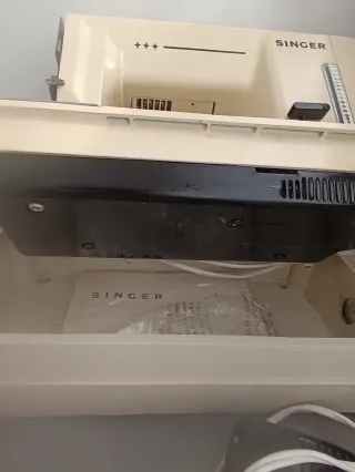 Máquina de coser blanco