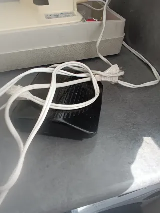 Máquina de coser blanco