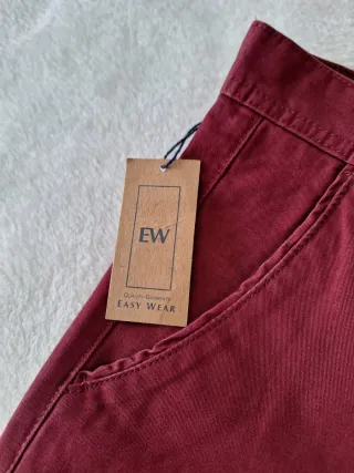 Pantalón chino granate