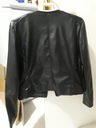 Cazadora polipiel negra ONLY Talla S