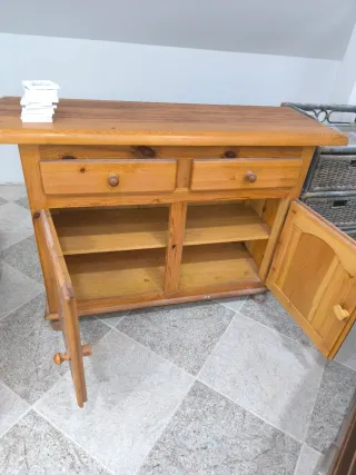 Cómoda de madera con 2 cajones y 2 puertas