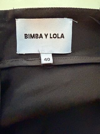 Falda midi Bimba y Lola negra asimétrica