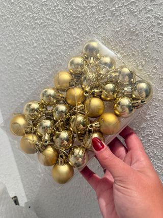 Bolas decorativas doradas
