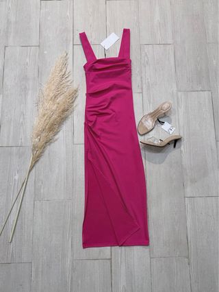 Vestido fucsia drapeado