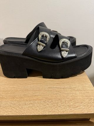 Sandalias negras plataforma hebillas
