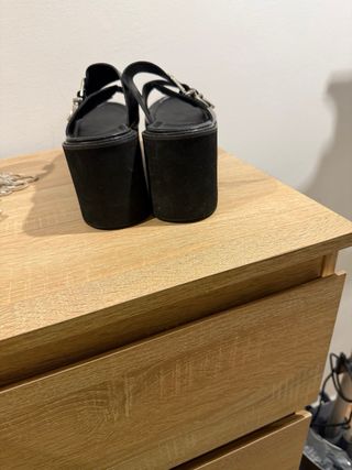 Sandalias negras plataforma hebillas