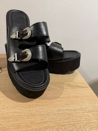 Sandalias negras plataforma hebillas