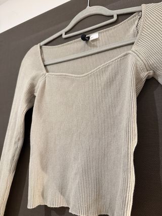 Jersey H&M escote corazón beige
