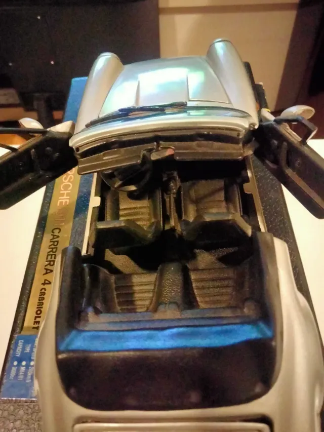 Anson 1/18 Porsche 911 Carrera 4 Cabriolet