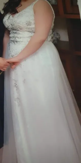 Abito da sposa bianco con perline