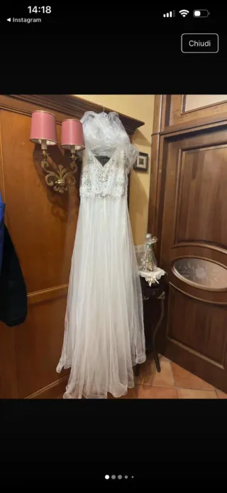 Abito da sposa bianco con perline