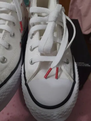 Converse Chuck Taylor ricamate fragole