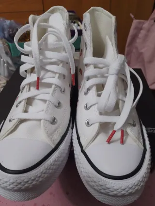 Converse Chuck Taylor ricamate fragole