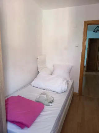 Se alquila habitación para chica sola
