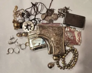 Lote de plata: joyas y monedas