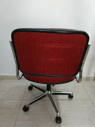 Silla de escritorio granate y negra