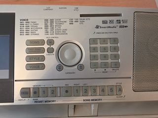 Piano Yamaha DGX-305 in vendita