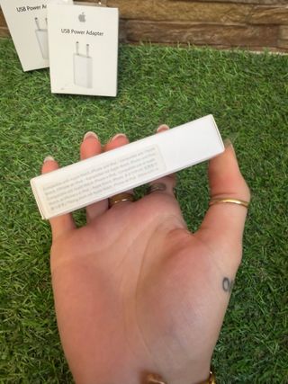 1 Adaptador de corriente USB Apple