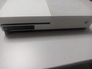 Xbox One S 500GB + 2 Controller