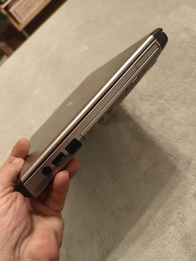 Dell Vostro 3300 - Para piezas afbeelding 2