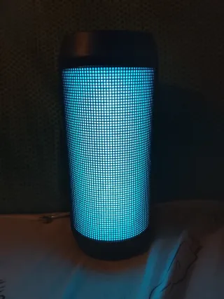 Altavoz con luces de colores