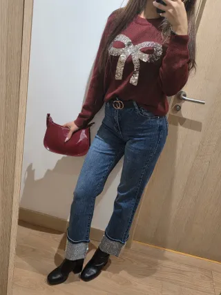 Jersey gris con lazo de lentejuelas