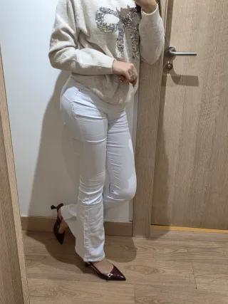 Jersey gris con lazo de lentejuelas