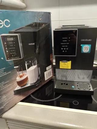 Cafetera Cecotec Cremmaet Compacticcino Black