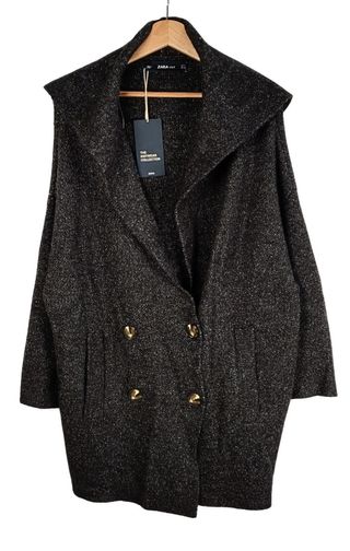 Abrigo de punto de la marca Zara