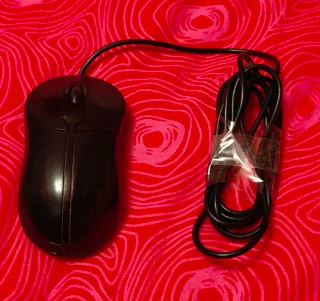 Ratón Dell Negro con Cable