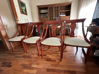 Juego de 4 sillas de comedor de madera