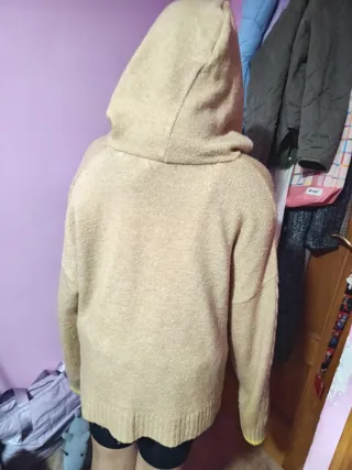 Jersey pelo con capucha beige talla única