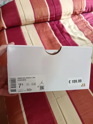 Zapatillas Jordan Rojas y Blancas Nuevas