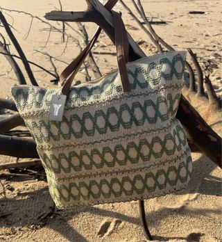 Mala de palhinha com fecho