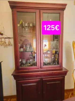 Mueble vitrina madera y cristal