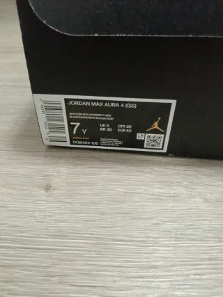 Jordan Max Aura 4 (GS) Blancas y Rojas